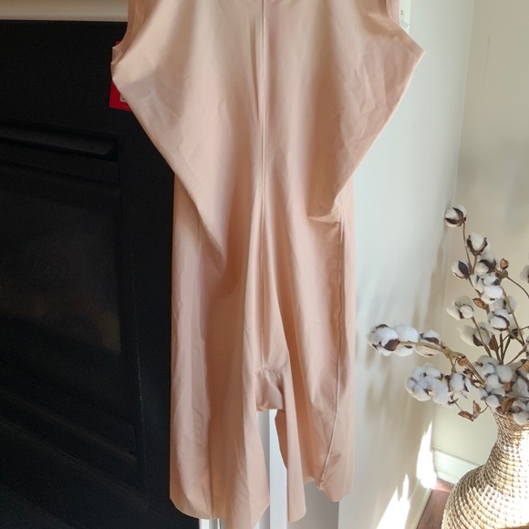Spanx Trust Your thinstincts Mid Thigh Bodysuit MEDIUM Beige - Picture 13 of 14
